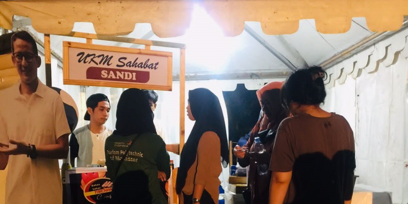 Meriahkan Bazar Pikataka, Relawan UMKM Sahabat Sandi Bagikan Gerobak Gratis Bagi Wirausaha Muda