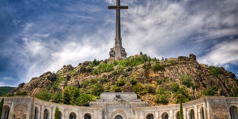 Spanyol Gali dan Pindahkan 128 Makam Korban Perang Saudara 1936-1939