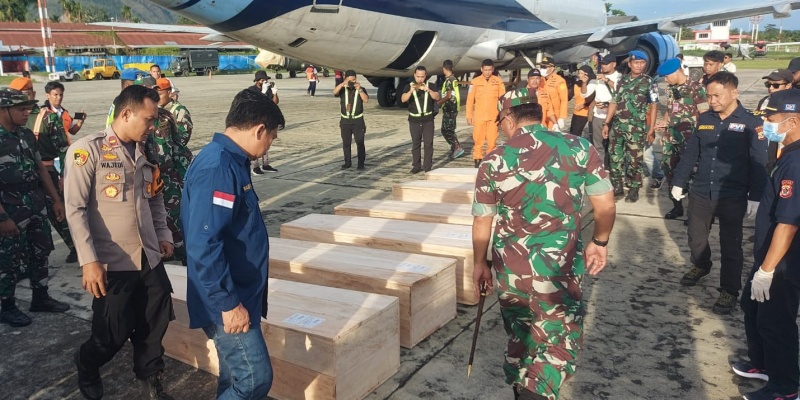 Tim Gabungan Evakuasi Seluruh Korban Pesawat SAM Air Dari Pegunungan Papua