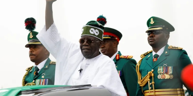 Tingkatkan Keamanan Negara, Presiden Nigeria Ganti Kepala Pasukan Pertahanan dan Kepolisian