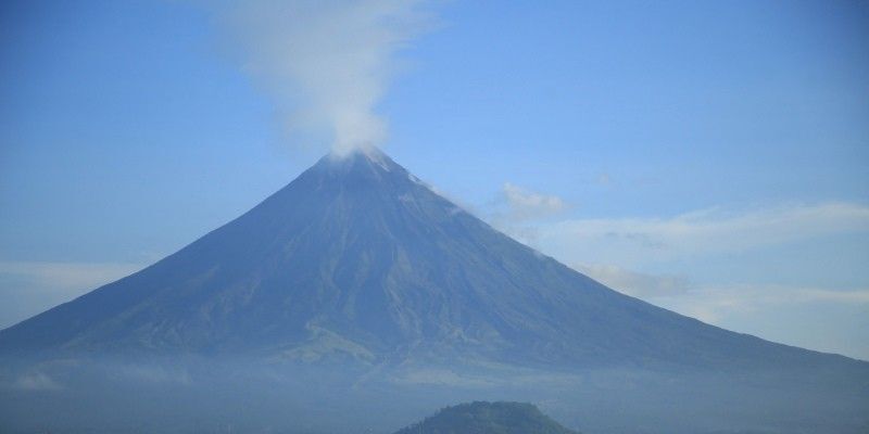 Warga Filipina Waspada, Gunung Berapi Mayon Mulai Siaga
