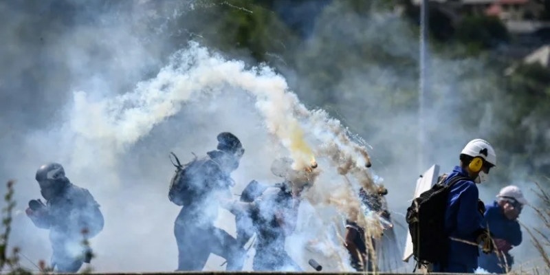 Tolak Proyek Kereta Api Cepat, Ribuan Demonstran dan Polisi Prancis Bentrok