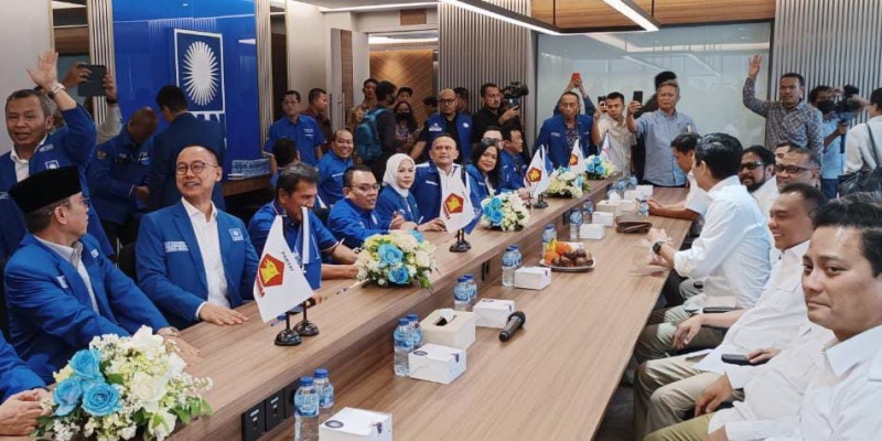 Kompak Berkemeja Putih, DPP Gerindra Sambangi Markas Biru PAN di Mampang