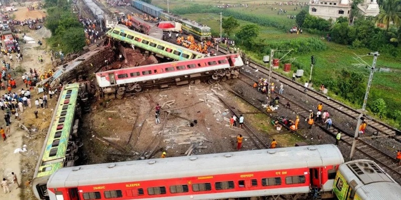 Korban Tewas Tabrakan Kereta di India Bertambah, Hampir Mencapai 300 Orang