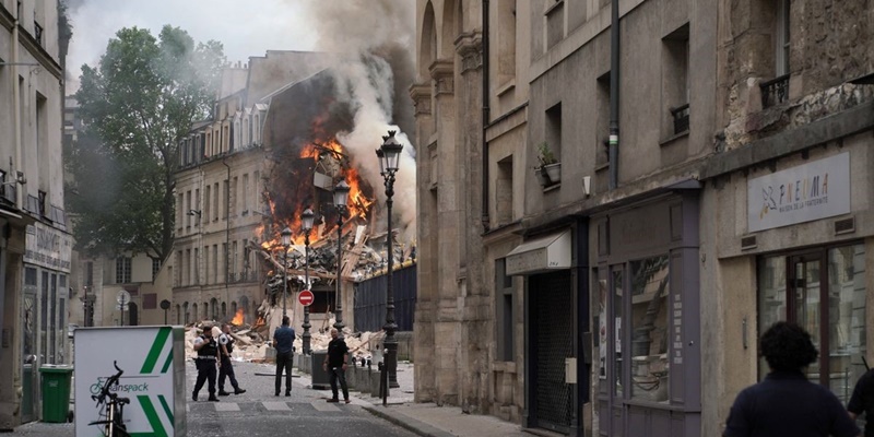 Ledakan Besar Guncang Paris, Puluhan Orang Terluka