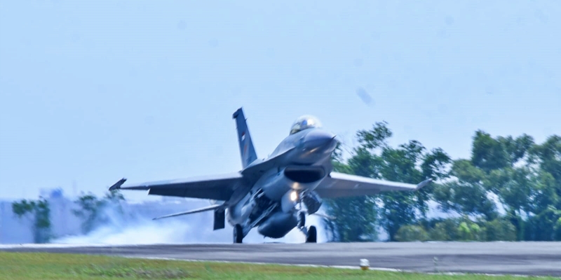 Penerbang F-16 Indonesia dan AS Latihan Tempur Jarak Dekat di Pekanbaru