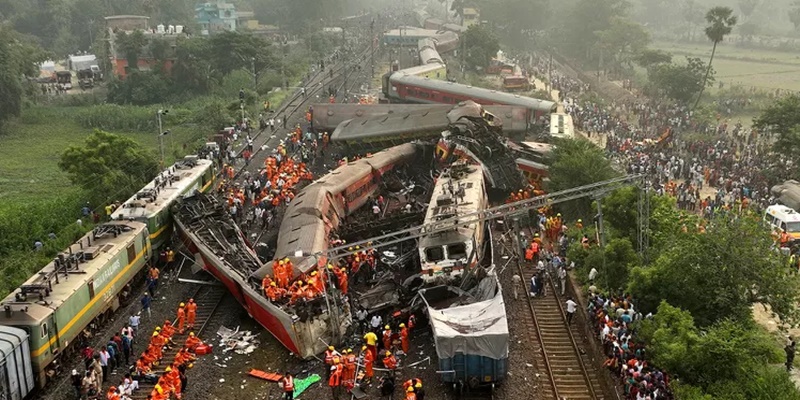 Penyelidikan Resmi Kecelakaan Kereta Api India Dimulai: Siapa Pelaku dan Apa Alasannya?