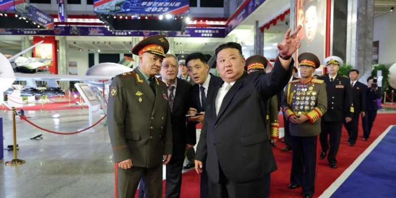 Kim Jong Un Terima Kunjungan Menhan Rusia, Pamer Alutsista Baru