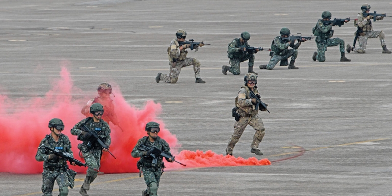 Latihan Militer Taiwan Dibatalkan Gara-gara Ancaman Topan Doksuri