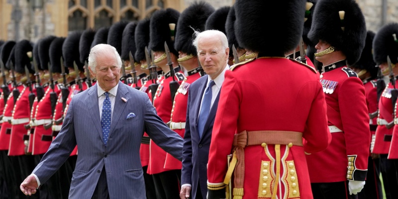 Kebingungan saat Upacara Penyambutan, Joe Biden Sampai Harus Dikawal Raja Charles