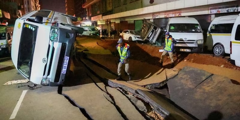 Ledakan Misterius Robek Jalan di Johannesburg, 41 Orang Terluka