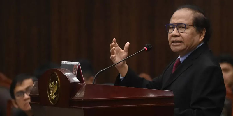 Ketua MK Tak Hadir di Sidang Uji Ciptaker, RR: Nggak Punya Nyali Berhadapan dengan Saya