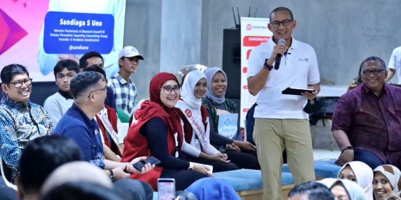 Ratusan Milenial Makassar Terima Beasiswa Wirausaha Sandiaga Uno