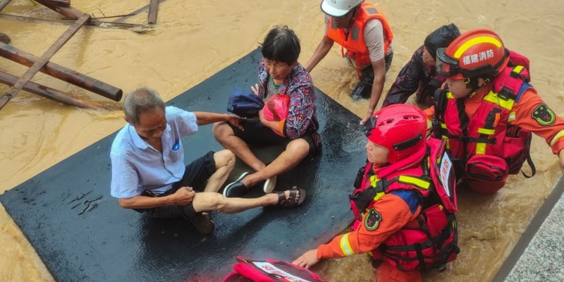 Dihantam Topan Doksuri, 31 Ribu Warga China Terpaksa Mengungsi
