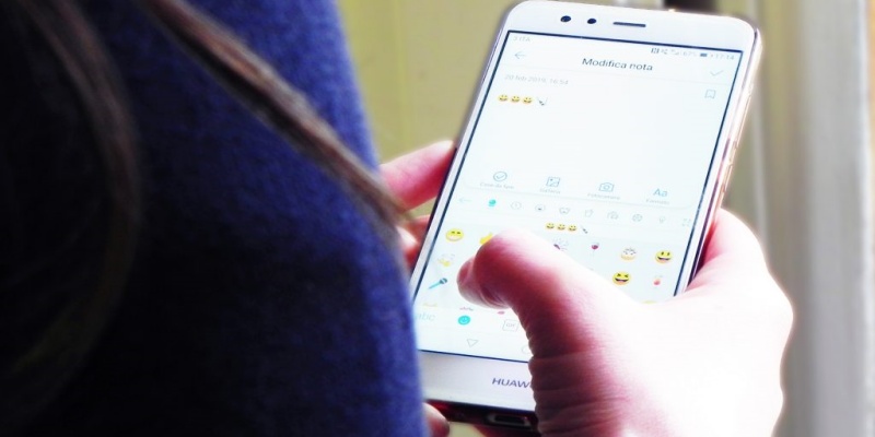 Farmers fined IDR 934 million for using thumb emoticon while replying to messages