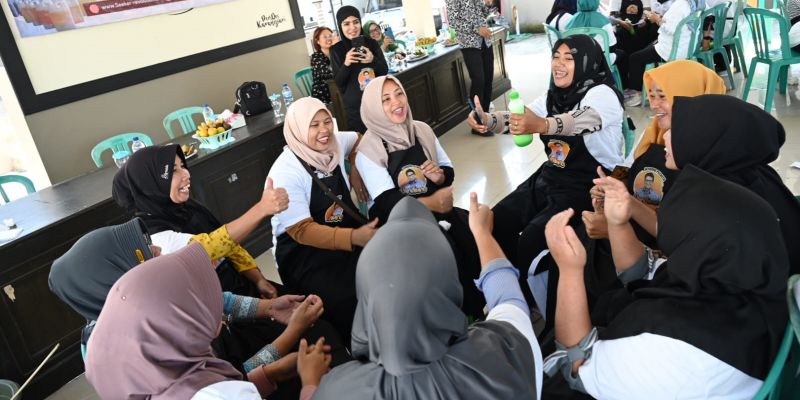 Buka Peluang Usaha, Emak-emak Pemalang Belajar Produksi Sabun Cuci Piring