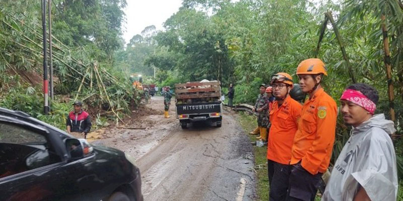Bantu Penanganan Dampak Bencana Lumajang, Basarnas Surabaya Kirim Tim Pos SAR Jember ke Lokasi