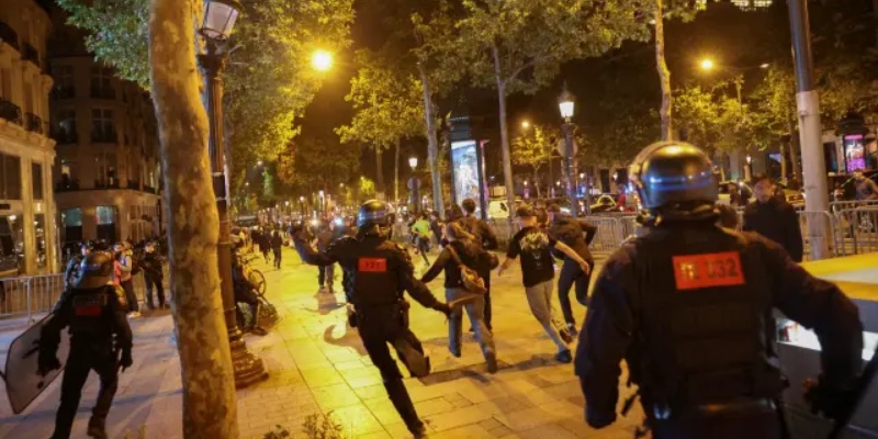 Bus Turis China jadi Sasaran Kerusuhan di Prancis, Beijing Protes