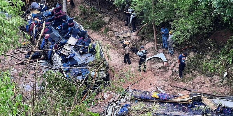 Bus Terjun ke Jurang, 29 Orang Meninggal dan 17 Terluka
