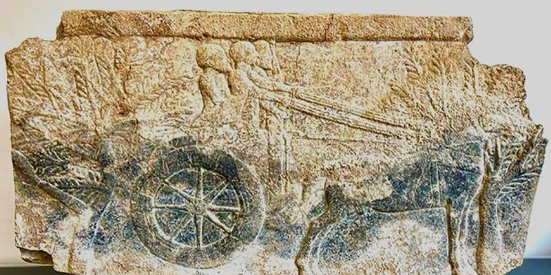 Artefak Asyur adalah mural gipsum yang menggambarkan seekor kuda dan kereta yang membawa tiga orang/Net