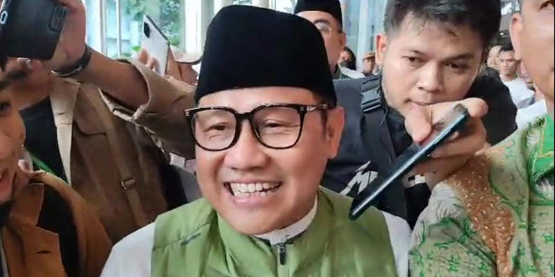 Diminta Prabowo Jangan ke Mana-Mana, Cak Imin : Saya di Sini Kok