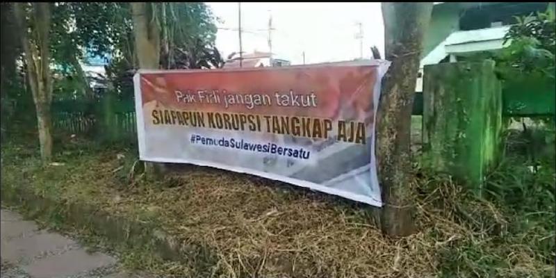 Lewat Spanduk, Pemuda Sulawesi Bersatu Dukung Firli Bahuri Berantas Korupsi