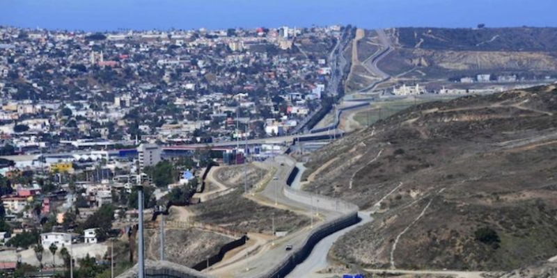 Isu Imigran Ilegal Lahirkan Kontroversi Proyek Dinding Perbatasan AS-Meksiko