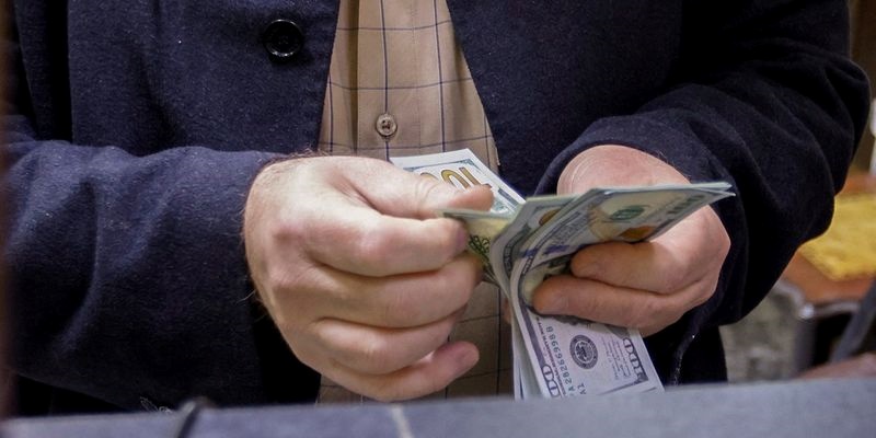 AS Larang 14 Bank Irak Terkait Penyelundupan Dolar