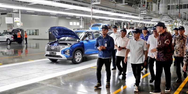 Kunjungi Pabrik Hyundai di Bekasi, Zulhas Optimistis Indonesia Mampu Ekspor Mobil Listrik