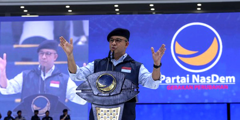 Anies Bermunajat