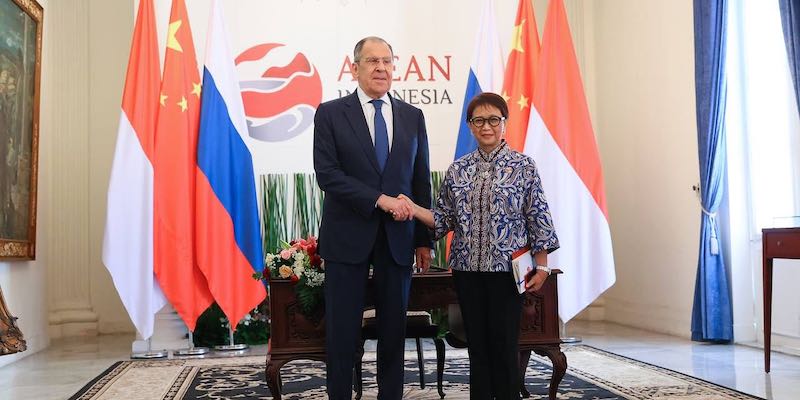 Menlu Retno dan Menlu Lavrov