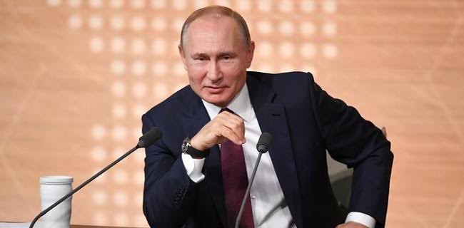 Putin: Rusia Punya Munisi Tandan yang Cukup untuk Serang Balik Ukraina