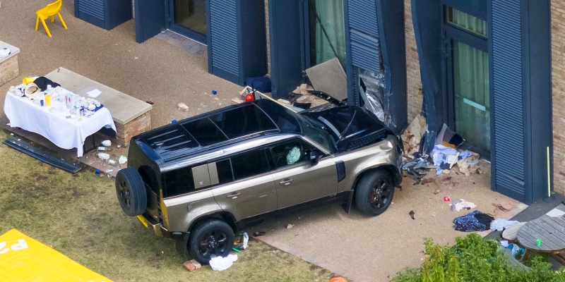 Mobil Tabrak Sekolah di London, Sembilan Orang Terluka