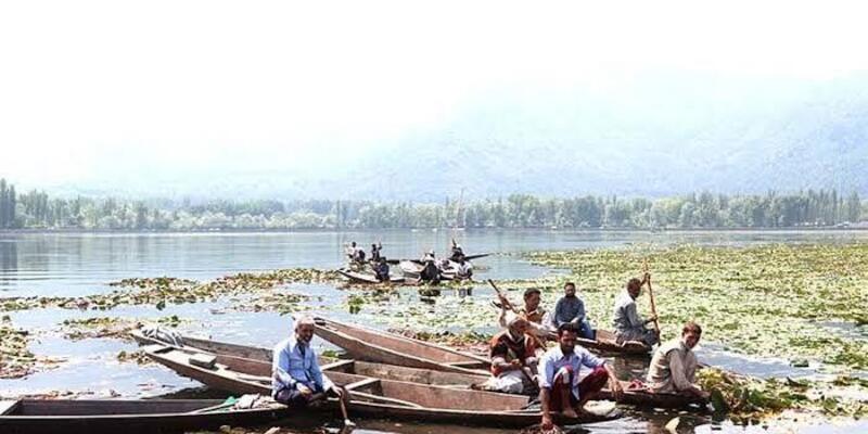 Grup CEF Ubah Sampah Danau Dal di Wilayah J&K Jadi Pupuk Organik