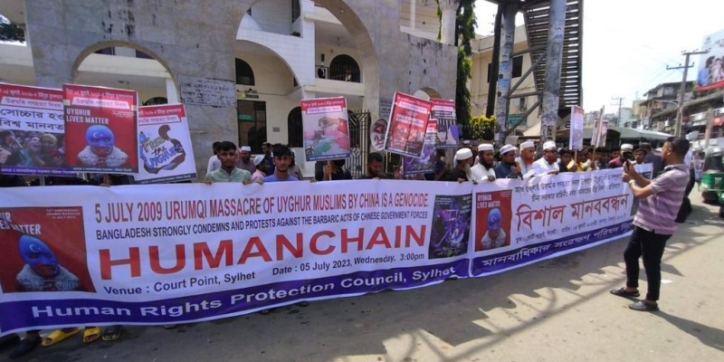 Solidaritas Korban Pembantaian Urumqi, Ratusan Warga Bangladesh Bentuk Rantai Manusia