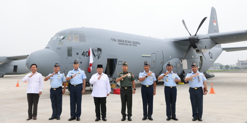 Menhan Prabowo Serahkan Satu Super Hercules C-130J untuk TNI AU