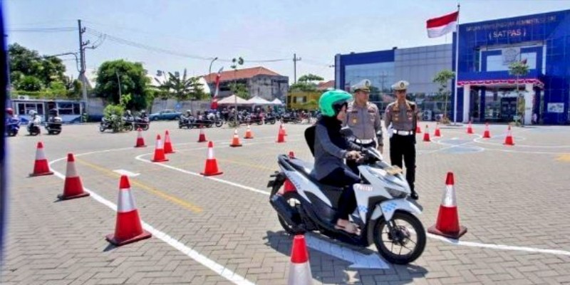 Uji Praktek SIM Angka 8 di Surabaya Sudah Ditiadakan