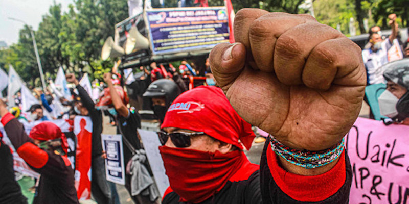 Massa Buruh Longmarch Bandung-Jakarta Sudah Sampai di Jaktim