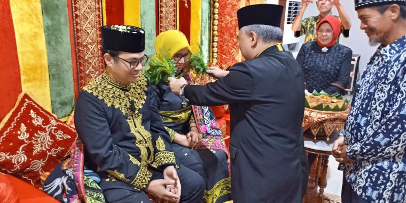 Tokoh Aceh Gelar <i>Peusijuek</i> Wamen Nezar Patria