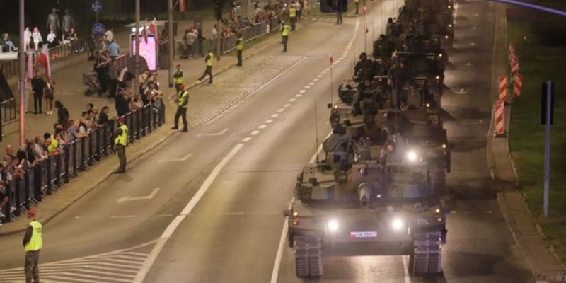 Polandia Unjuk Kekuatan Jelang Parade Militer Terbesar