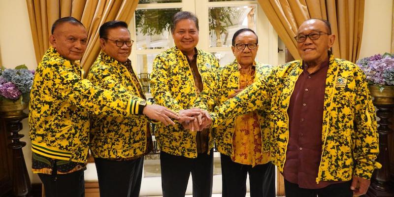 Para petinggi Partai Golkar, dari kiri ke kanan, Sekjen Lodewijk F Paulus, Ketua Dewan Pakar Agung Laksono, Ketua Umum Airlangga Hartarto, Ketua Dewan Kehormatan Akbar Tandjung, dan Ketua Dewan Pembina Aburizal Bakrie, dalam pertemuan di Plataran Menteng, Jakarta Pusat, Rabu (2/3)./RMOL