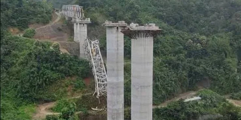 Jembatan Kereta Api Runtuh di India, 26 Pekerja Tewas