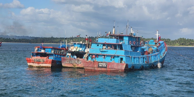 PSDKP Tangkap 3 Kapal Pelaku Alih Muatan Ilegal di Laut Aru