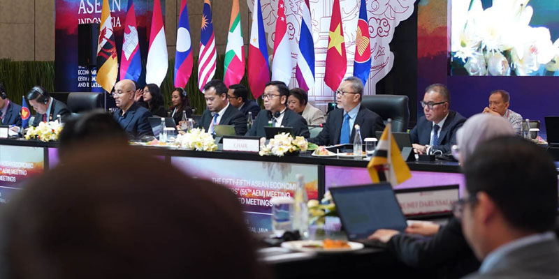 Sukses Pimpin AEM ke-55, Indonesia Serahkan Keketuaan Menteri Ekonomi ke Laos