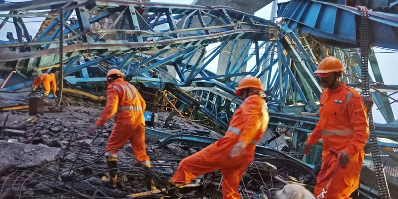 Puluhan Pekerja di Maharashtra India Tertimpa Derek, 16 Orang Meninggal Dunia