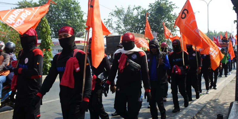 Longmarch Bandung-Jakarta Hari Kelima, Massa Buruh Singgah di Bekasi