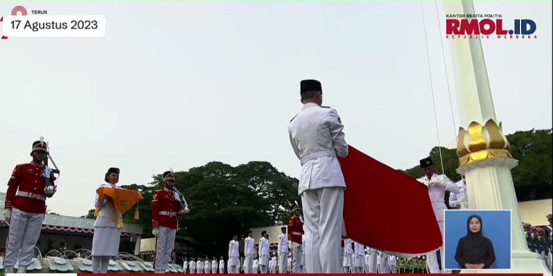 Dipimpin Kapolresta Jayapura, Upacara Penurunan Bendera di Istana Berjalan Khidmat