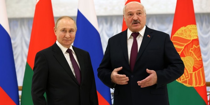 Lukhashenko: Putin Tidak Pernah Menyeret Belarusia dalam Perang
