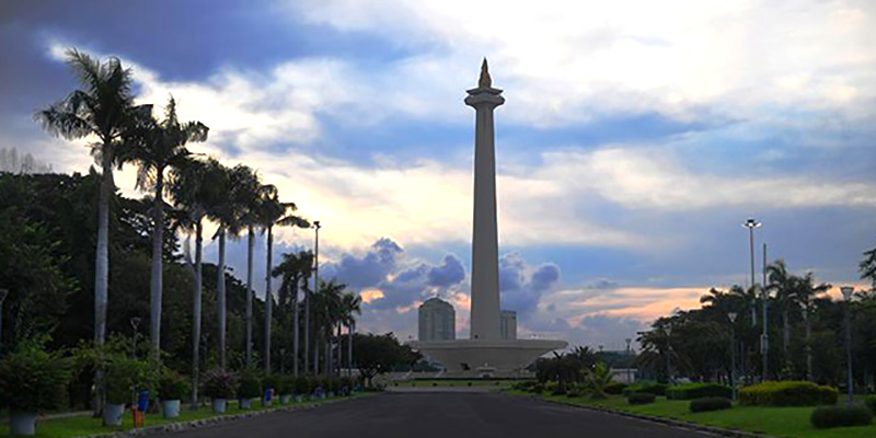 Langit Jakarta Cerah di Pagi Hari, Malam Cerah Berawan