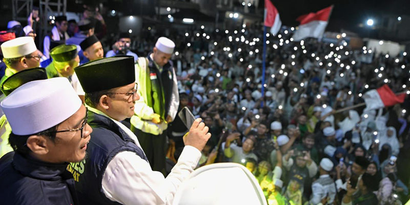 Dihadiri Ribuan Masyarakat, Anies Pimpin Gema Shalawat Asyghil di Bekasi